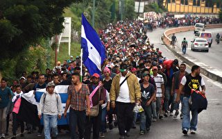 川普政策见效 墨西哥堵截2000移民入美