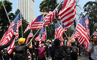遮打花園民眾祈福高呼「驅逐共黨光復香港」