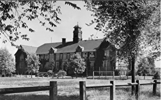 位于温哥华玛格丽特街（Marguerite Street）的肖纳西小学（Shaughnessy Elementary School）历史悠久。(shy100.ca)