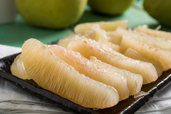 柚子虽然好处多，但热量比较高，食用时要注意摄取的份量。(Shutterstock)