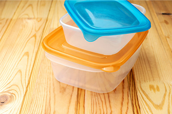 保鲜盒清洗不当，就容易孳生霉菌合细菌。(Shutterstock)