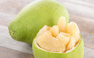 柚子有助消化、解便秘等多種益處，但一些情況不適合食用。(Shutterstock)