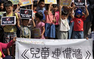 民团设儿童连侬墙 呼吁港警要有良知