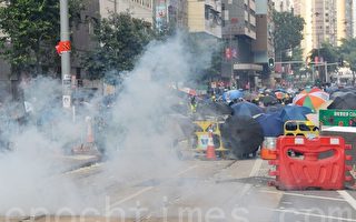 组图：十一港民抗暴 警武力清场逮捕多人