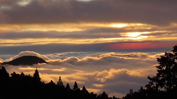 【視頻】阿里山罕見美景 夕陽如雞蛋黃