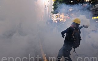 【更新】35萬港人九龍遊行 警狂射催淚彈