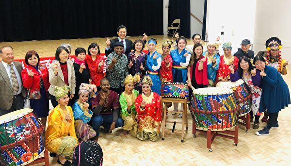 圖：省議員康安禮舉辦中秋多元文化慶典活動，體現著加拿大多元文化特色。（李寧提供）