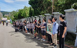 悼国殇日 台湾多所大学发起人链撑香港