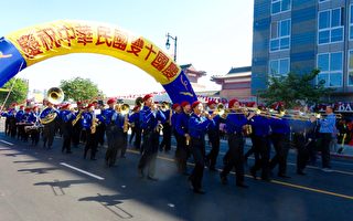 華埠雙十國慶升旗 老兵參與洋人讚賞