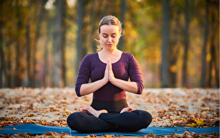 冥想打坐不只能讓心情獲得一時的平和，更可能正向影響人體，讓人更加健康。(Fotolia)