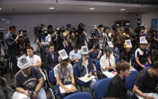 香港記者抗議警暴 警方取消記者會
