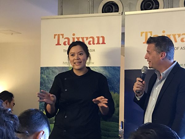 图：台湾旅游局举办美食品尝活动，开拓加拿大市场，台湾美食令现场观众称赞不已。（邱晨/大纪元）
