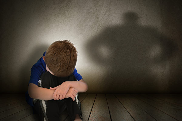 童年情感遭父母忽视导致的15大心理影响