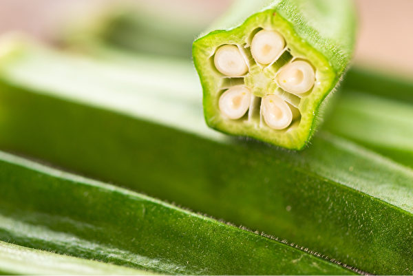 除了对糖尿病人有益之外，秋葵含丰富膳食纤维，对肠躁症、高血脂患者有帮助。(Shutterstock)