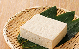 豆腐營養豐富、熱量低、還可增加飽足感，是理想的減肥食物。(Shutterstock)