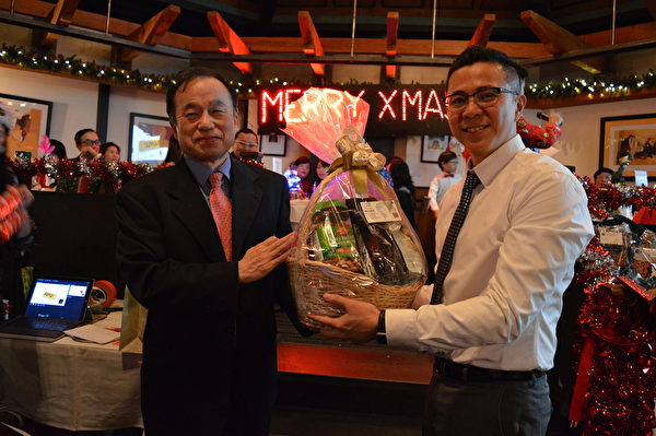 圖：卑詩台灣商會舉辦聖誕派對，呈現溫馨喜樂助人風格，受到來賓們的歡迎。（邱晨/大紀元）