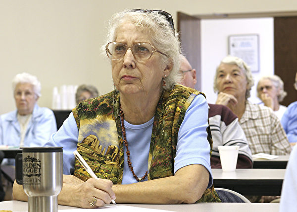 SUN CITY, AZ - NOVEMBER 21: Kate Stewart, 65-years-old, and other residents of Sun City, Arizona listen to Norma Hamilton, of Adult Care Assistance, explain some of the options and benefits of the new Medicare drug prescription program at the public library November 21, 2005 in Sun City, Arizona. Open enrollment for the new program began November 15 and will continue through May 15, 2006. (Photo by Jeff Topping/Getty Images)