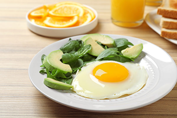 研究发现，只要调整饮食习惯，可在3周内改善忧郁症。(Shutterstock)