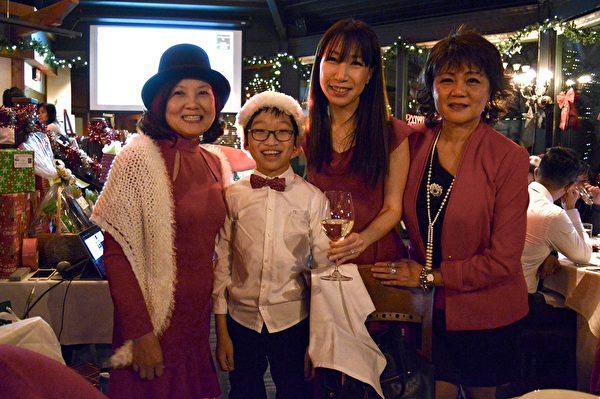 图：卑诗台湾商会举办圣诞派对，呈现温馨喜乐助人风格，受到来宾们的欢迎。（邱晨/大纪元）