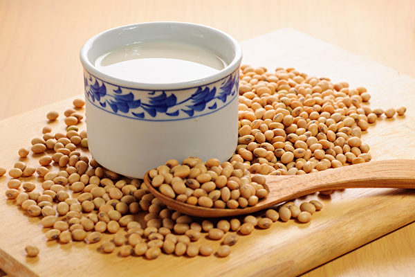 大豆富含蛋白質，以及大豆異黃酮等獨特的營養素，有增肌減脂等益處。(Shutterstock)