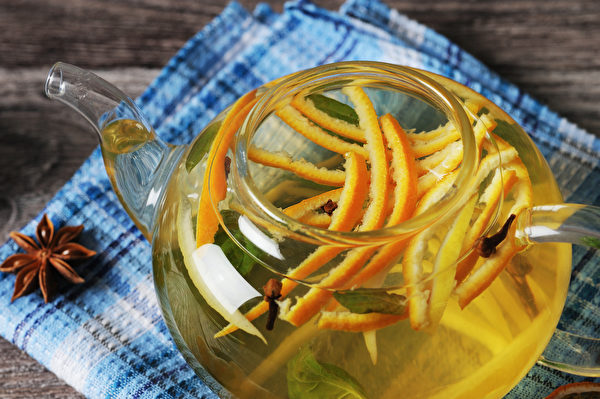 不論是水煮或烘烤，都能降低橘子的寒性，使寒性體質的人也能放心食用。(Shutterstock)