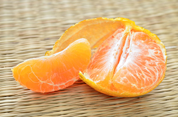 在中医看来，橘子全身都可作为药用，包括橘皮、橘络、橘肉、橘核。(Shutterstock)