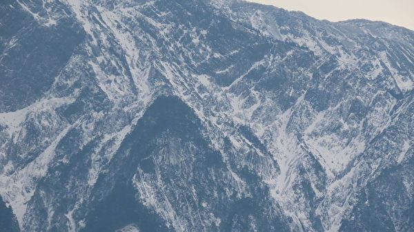 【视频】玉山雪量创20年最大 群峰雪景迷人