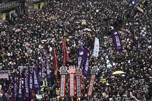 2020年1月1日，香港民間人權陣線（民陣）舉辦「元旦大遊行」。（PHILIP FONG/AFP via Getty Images）