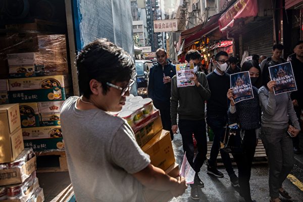1月6日中午，香港有网民继续发起在多区“和你Lunch”活动。图为铜锣湾情况。（ISAAC LAWRENCE/AFP via Getty Images）