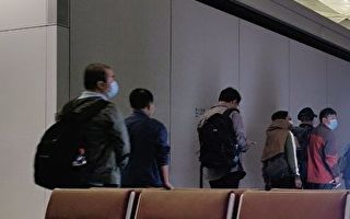 非常时期 回美华裔机场排队体检