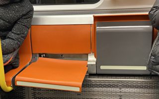 MBTA新橙线车厢座椅出故障