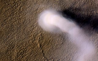 NASA拍到火星上的龍捲風 50米寬 650米長