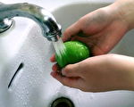 用肥皂水洗蔬果防毒？專家：不是好主意