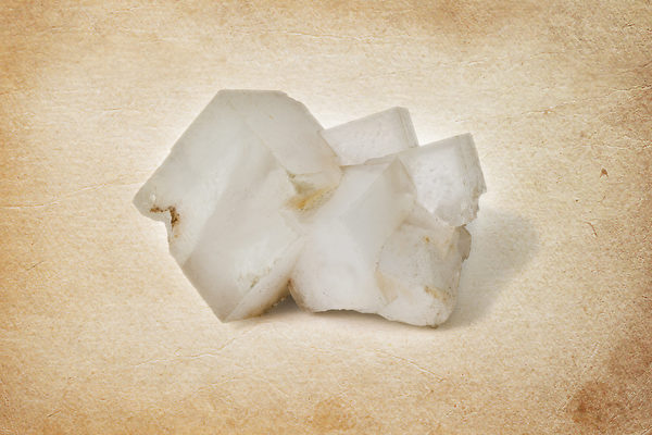 用青盐直接涂在痛处，也可以将青盐水含在痛牙五分钟，可减轻牙痛。(Shutterstock)