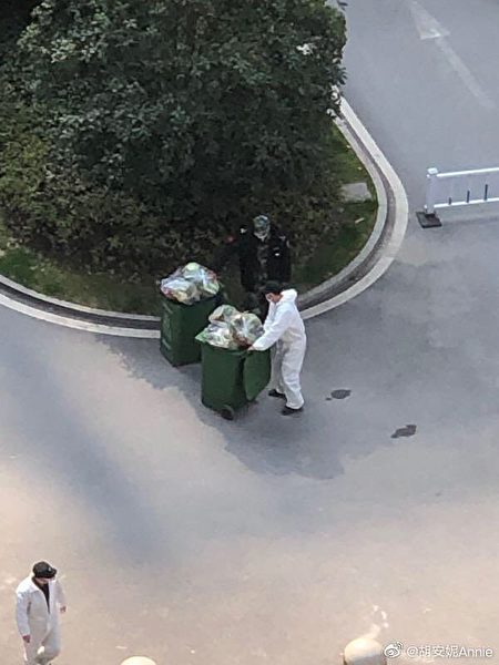 武漢民眾爆料當地用垃圾車、垃圾桶等運送肉等物資。（網絡圖片）