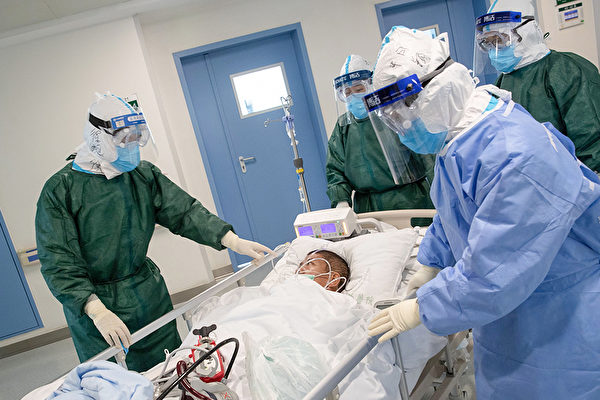 院内感染为何会发生？进出医院的病患如何预防感染中共病毒？(STR/AFP via Getty Images)