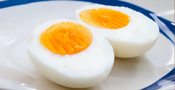 豆腐是理想的减肥食物，而鸡蛋可以和豆腐营养互补。(Shutterstock)