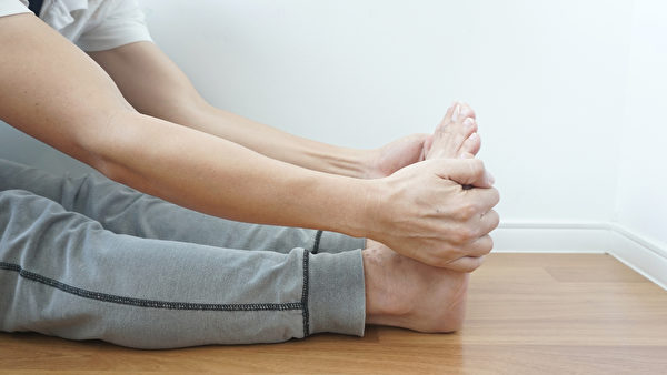 脚掌是身体“第二个心脏”，刺激脚掌促使全身的血液循环流动。(Shutterstock)