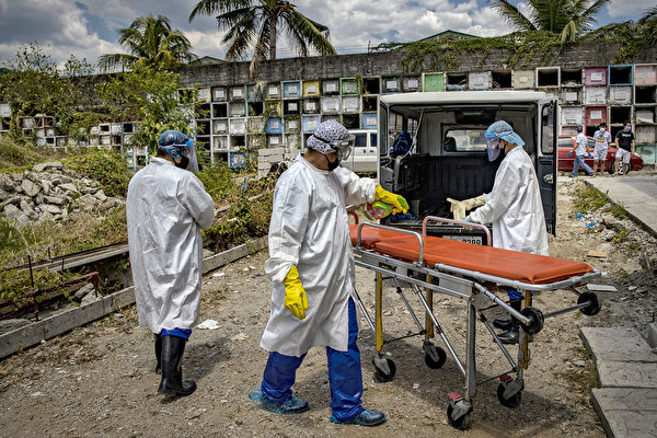 在菲律賓，居前線抗擊中共病毒（武漢肺炎、COVID-19）的醫師正陷入高度危險的生死戰役中。 (Ezra Acayan/Getty Images)