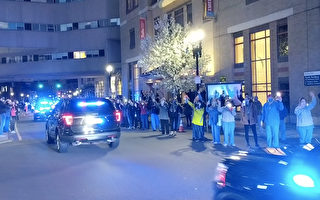 视频：波士顿警车大游行 纪念马拉松爆炸案
