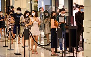 组图：泰国疫情趋缓 商场涌现人潮
