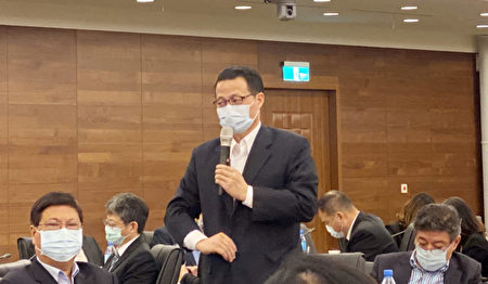 台企联常务副会长、深圳台商协会会长陈忠和表示，政府不该把大陆台商跟世界台商做区隔。