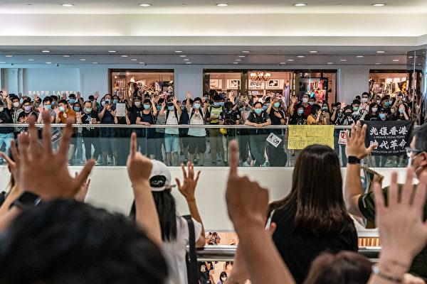 5月10日，香港市民在商场等地抗议。（ Anthony Kwan/Getty Images）