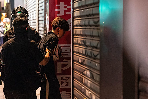 5月10日，防暴警察在抓捕民众。（ Anthony Kwan/Getty Images）