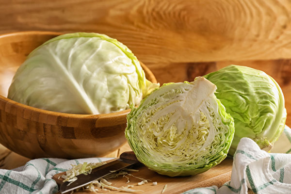 发酵高丽菜含乳酸菌和膳食纤维，能减少坏胆固醇，还活化免疫系统。(Shutterstock)