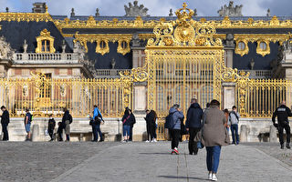 组图：法国凡尔赛宫重新向游客开放