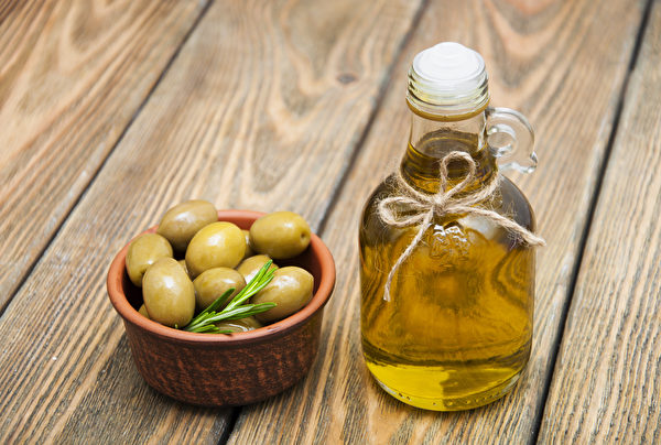 標有「特級初榨」的橄欖油可能不是真的。(Shutterstock)