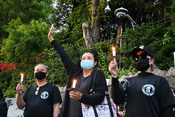 圖：溫支聯於6月4日晚在中領館前舉辦燭光集會，悼念六四屠殺31週年。 （邱晨/大紀元）