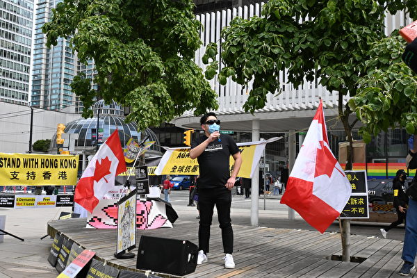 图：香港反送中一周年，温哥华五百多人在市中心集会声援，表达对香港手足的支持与并肩抗争的决心。（邱晨/大纪元）