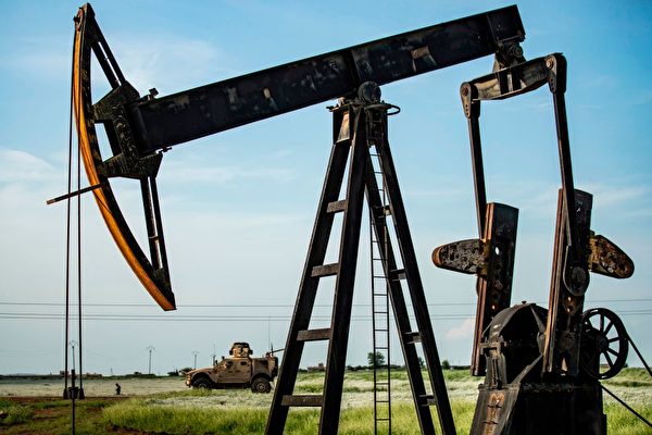 【财经话题】油价猛跌27%意味着什么？
